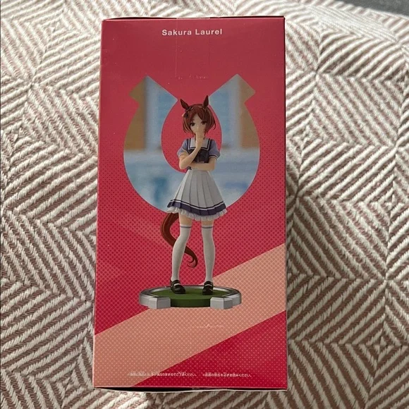 Sakura Laurel Anime Figure with Red and White Outfit - Picture 2 of 6
